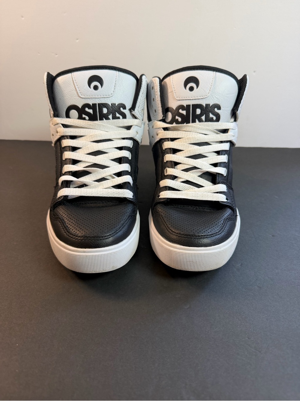 Osiris Clone Black/White High-Top Men's Skate Sneaker 6 Streetwear Skate-Core